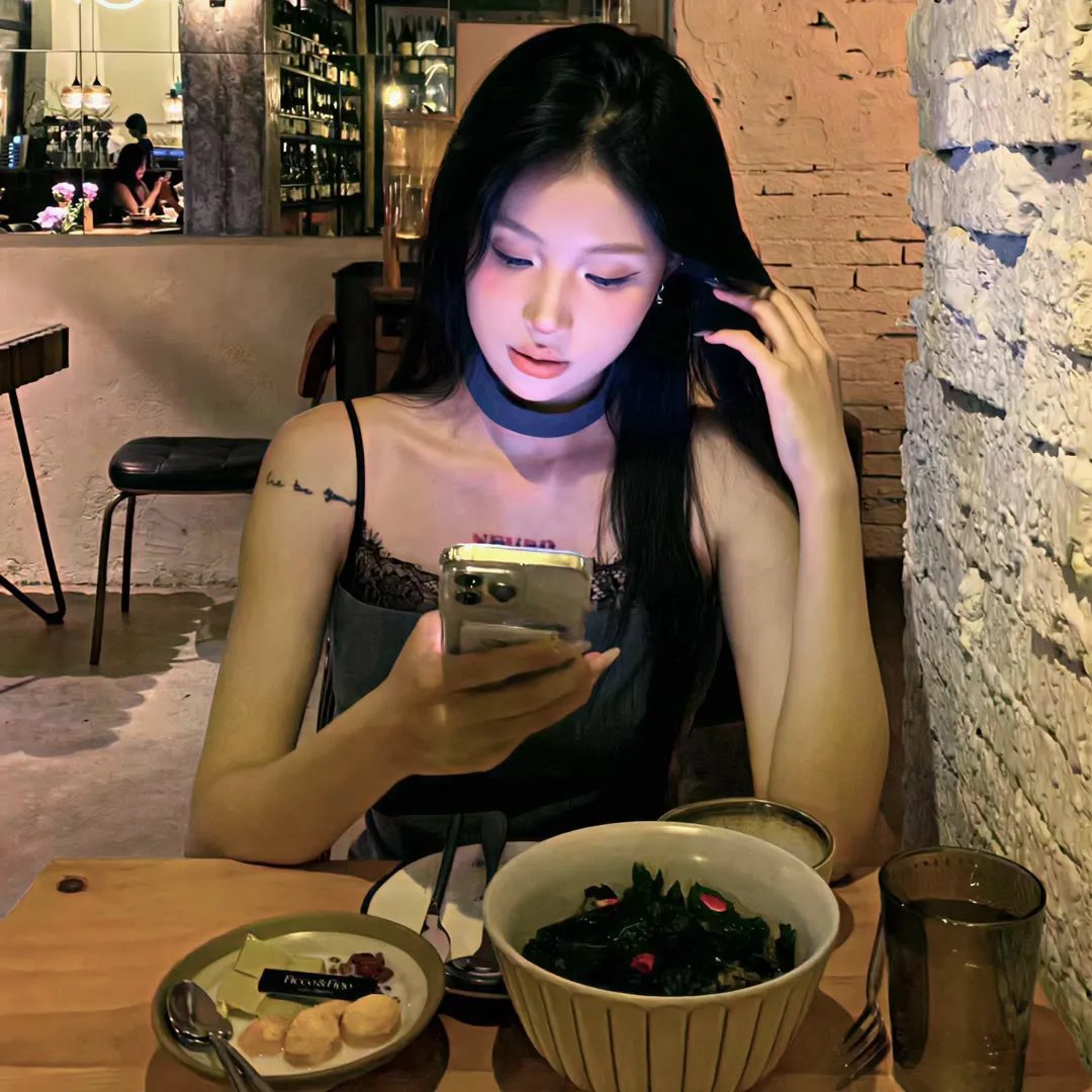 穿黑衣的女孩